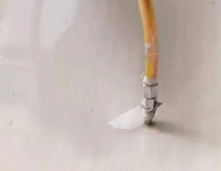 常熟瓷砖空鼓维修公司专业解答在瓷砖铺贴过程中，如果使用的砂料过粗（如全部使用了粗砂），可能会导致以下问题